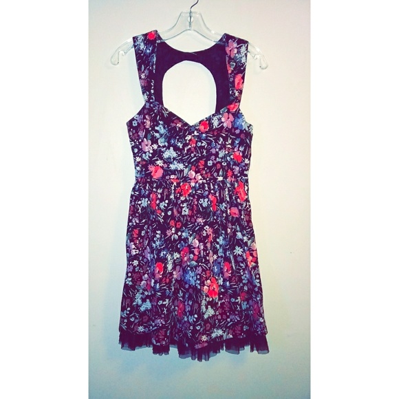 Free People Dresses & Skirts - Free People Back Cut Out Dress